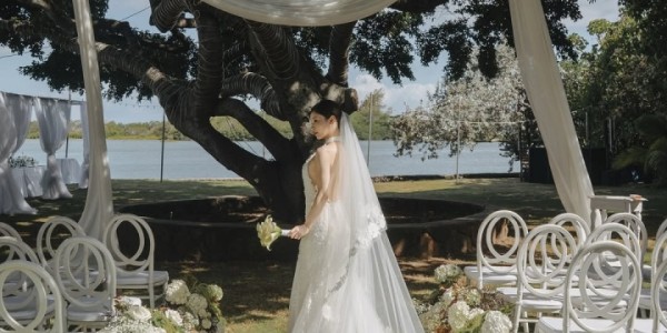 女大三，抱金砖！日本国脚堂安律的妻子晒婚礼照，幸福无比