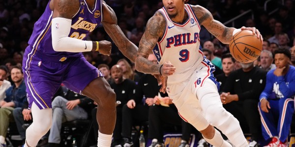 末节10+2挽尊！41岁勒布朗险成罪人：禁区外8中0+8失误被大帝生断