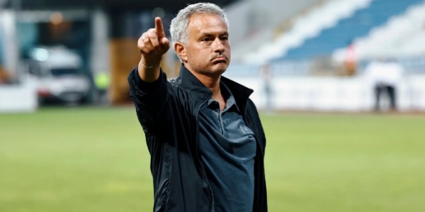 MK体育官网-嘲讽穆帅言而无信！昔日旧将翻脸，嘴巴大于实力，难怪无豪门邀请|何塞·穆里尼奥|林肯|加布里埃尔·热苏斯|费内巴切|穆里尼奥_新浪体育_新浪新闻